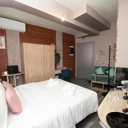 Kk75corner Rovere * 塞萨洛尼基